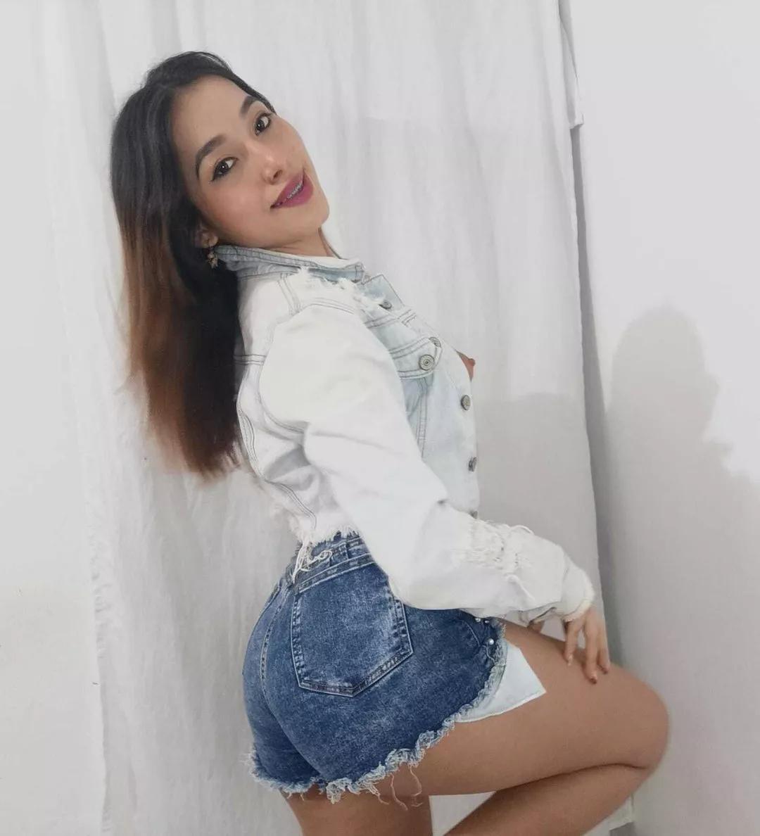 Offline AlexandraLaker on Streamate