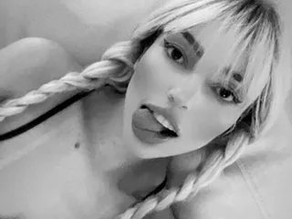 AuroraRuiz — I promise I taste as good as I look. Do you wanna taste me? Whatss one thing I could do to you right now that would drive you crazy with desire?