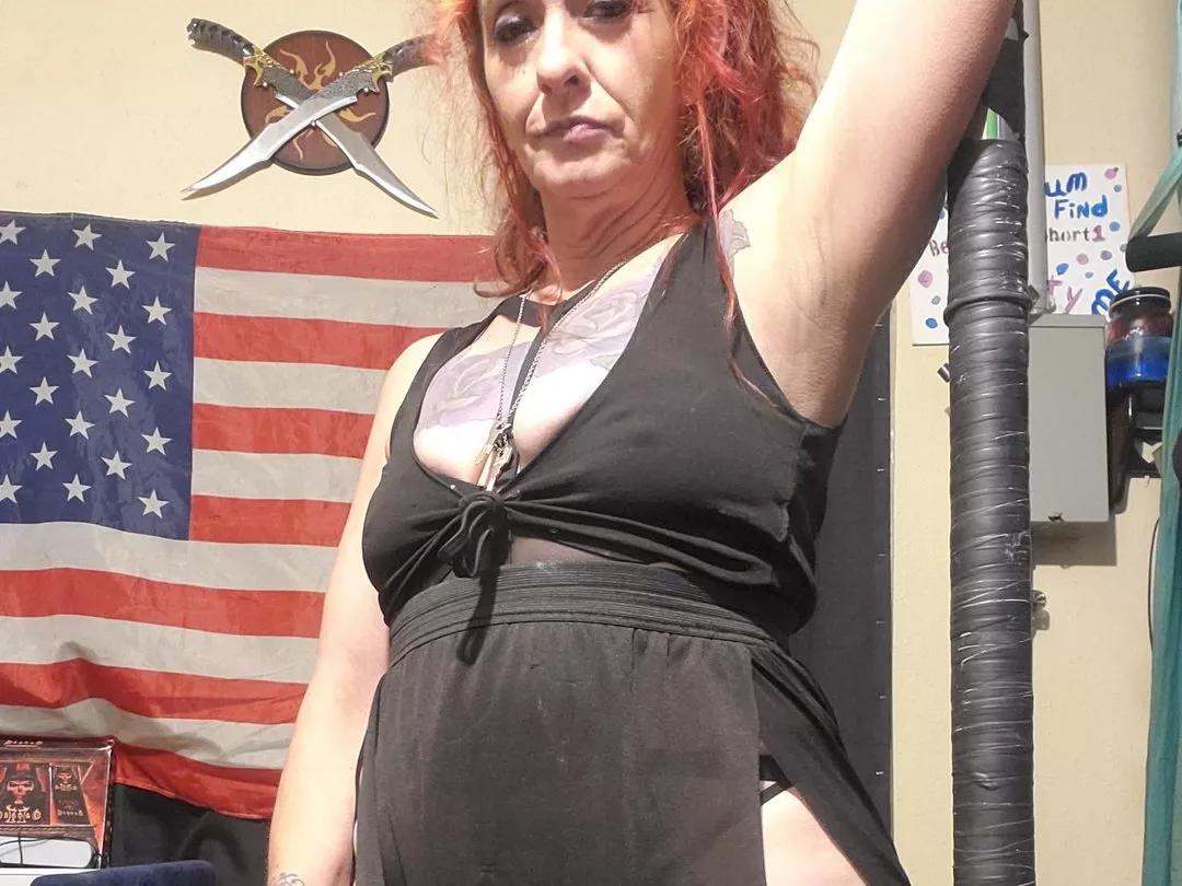 Offline Beautiflyshort199 on Streamate