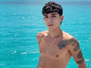 Biglatin777 from Streamate