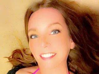 Discover sexy performer BriannaBangs117 BriannaBangs117 from Streamate