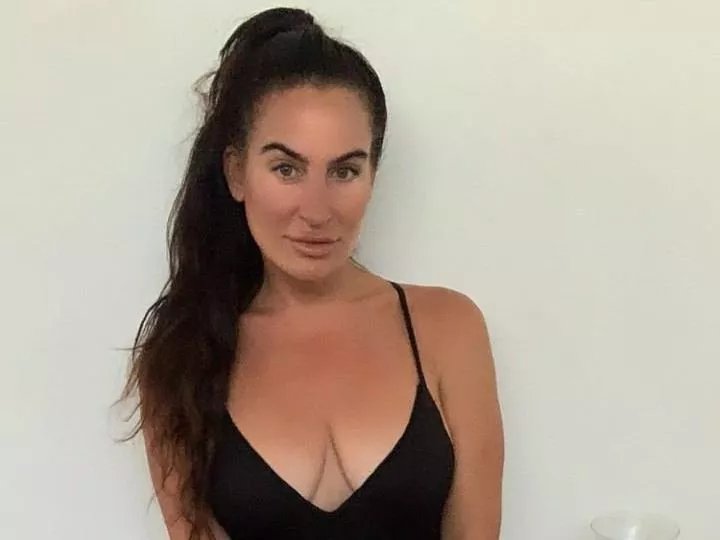 Offline CharlieCarmen on Streamate