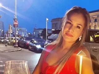 CHRISTYNNx from Streamate