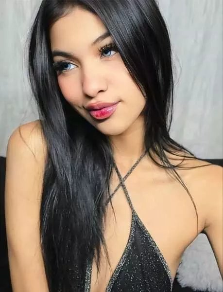 Offline Elettra_bennet on Streamate