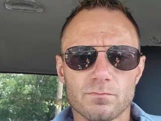 Offline Funwithbrad111 on Streamate