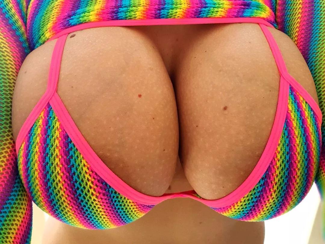 Offline Goddess_KimX on Streamate