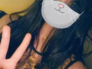 Watch Hannah_kiim, she wants to masturbate for you Hannah_kiim from Streamate