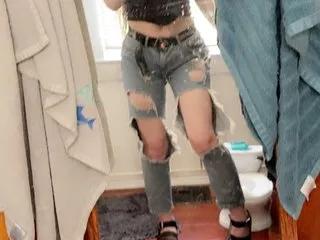 Heycutie18 on Streamate 