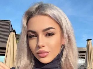 HornyB33 from Streamate