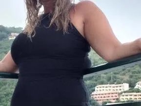 InannaAphrodite — I am a High Priestess... intuitive, playful & deeply present. My shows are immersive, and sensual, designed to awaken desire. I weave teasing, energy & intention together, where curiosity leads and boundaries are explored...