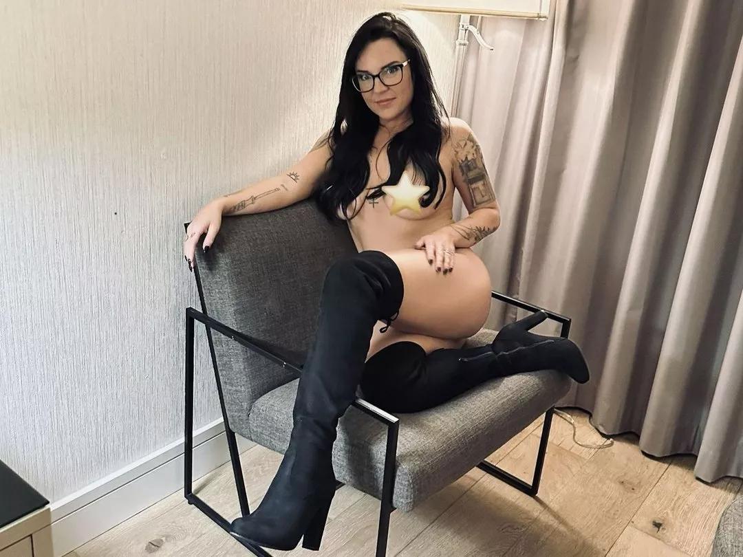 Offline IvyRaewants2play on Streamate