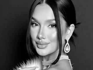 Lotie_Cox — I love being discovered, each part of me means sensuality and pleasure for you. My body will captiv you, I am willing to explore and find your most intimate and perverse wishes.