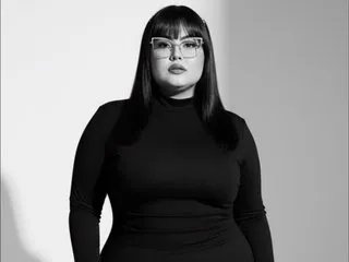 MiaBBW — I'm a wild and dirty chic, i like foot fetish, deap throat, blowjobs, squirting, twerking, anal, sextoys, SPH, dick rating, high heels, handjobs, oil...lot of oil. Come 2c2 to play.