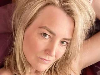 Join MsGee, she wants to masturbate for you MsGee from Streamate