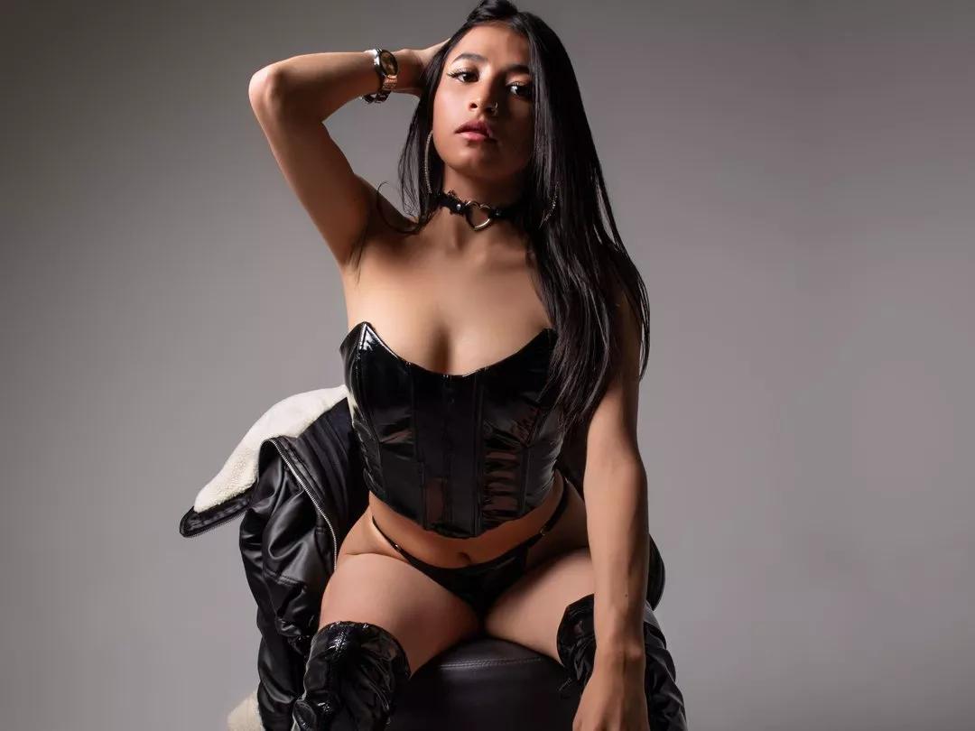 Offline NaiaSanders on Streamate