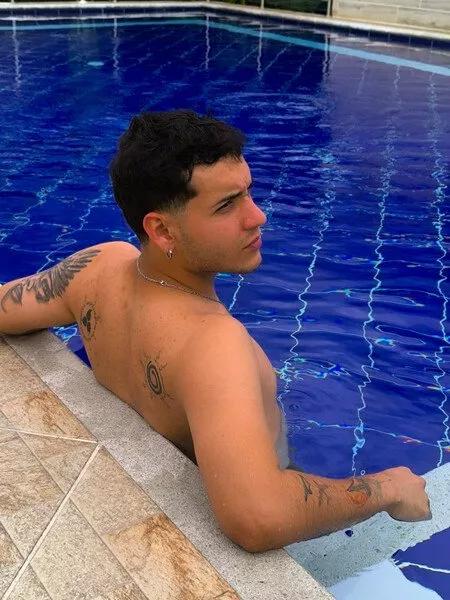 Group nohawhiite on Streamate