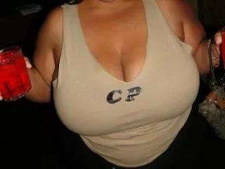 Queen28 on Streamate 