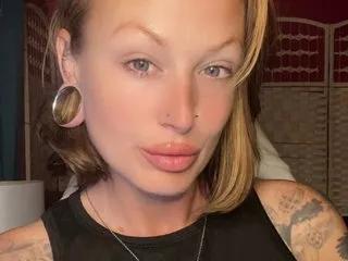 Queen_Suzie from Streamate