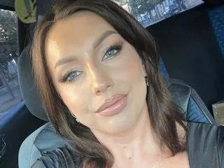 Offline RoseLyinne on Streamate