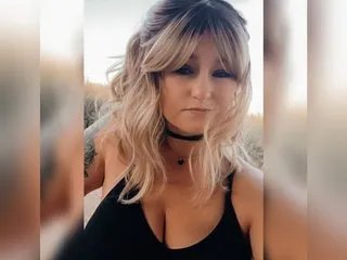 Checkout sexy model RowanRevnaDisa RowanRevnaDisa from Streamate