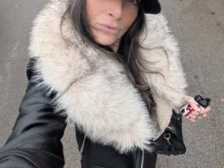 Offline Roxy_Reed on Streamate