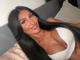 Admire SarinaJasmine, she wants to masturbate for you SarinaJasmine from Streamate