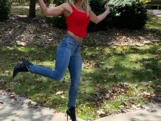 Offline SavanahLinn on Streamate