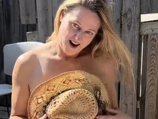 Offline Silkie120 on Streamate