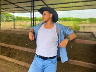 Offline TommyGuerra on Streamate