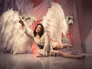 ZarahRosse — "In my show you'll find a warm, playful atmosphere where I blend charm, teasing energy, and genuine connection. I love creating a space where we can enjoy each moment slowly, with chemistry and good vibes guiding the experience."