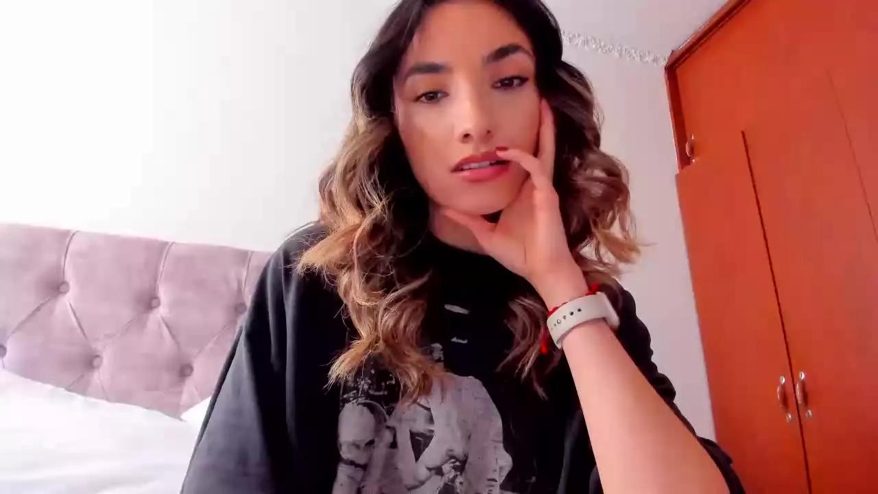 Adara_Cooper on Streamray 