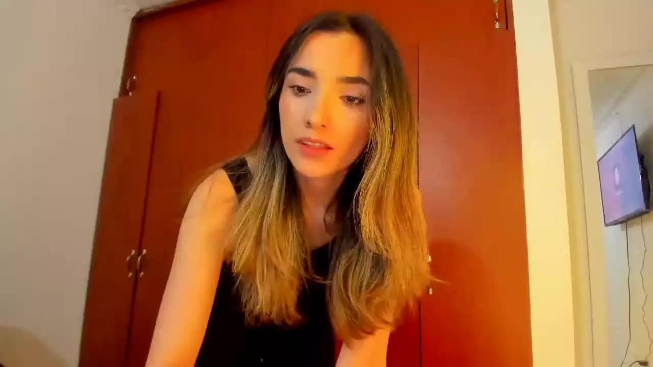 Adara_Cooper on Streamray 
