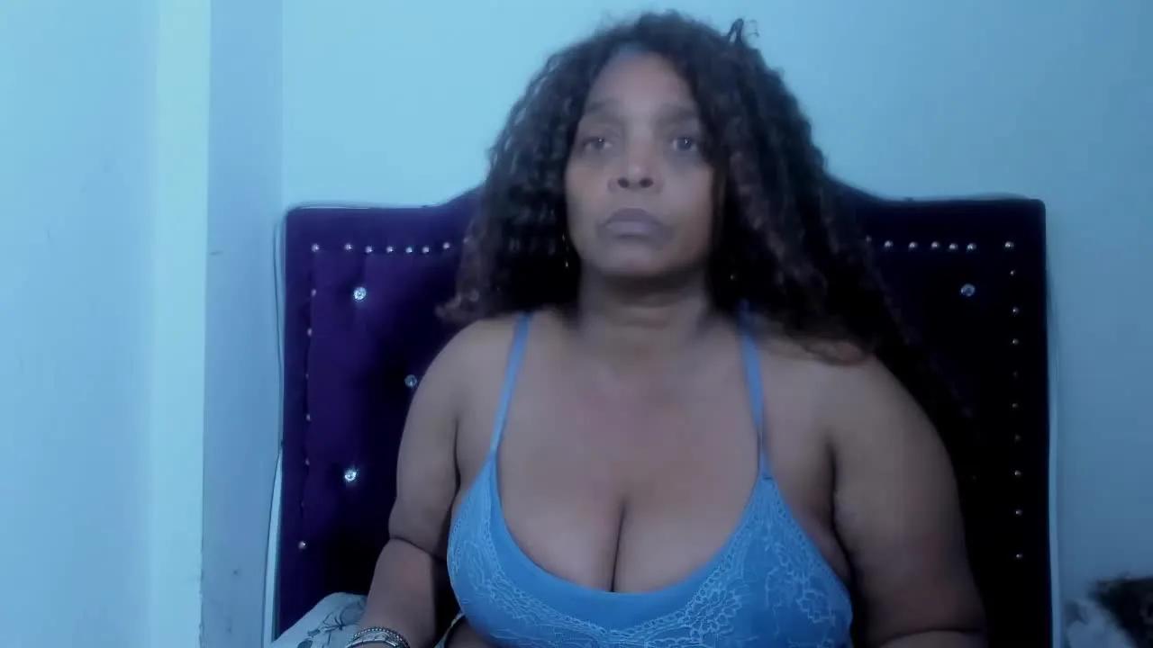 AinaEbonyMilf on Streamray 