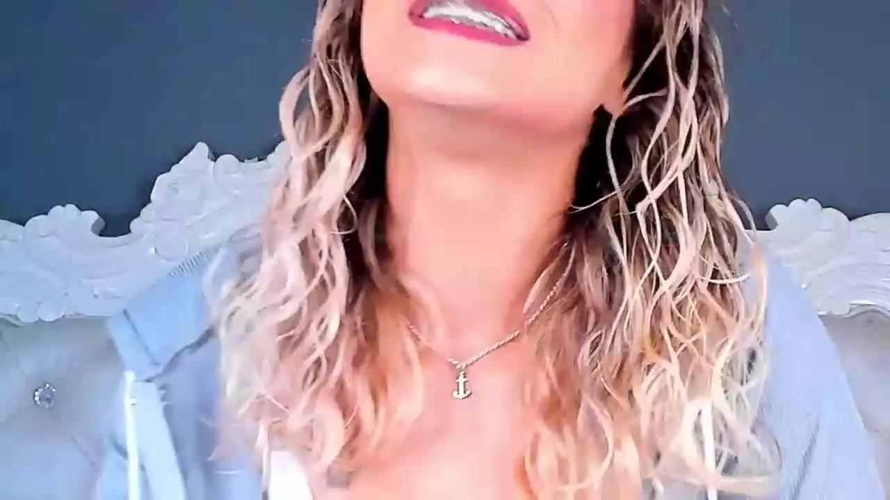 AmberBrooks on Streamray 