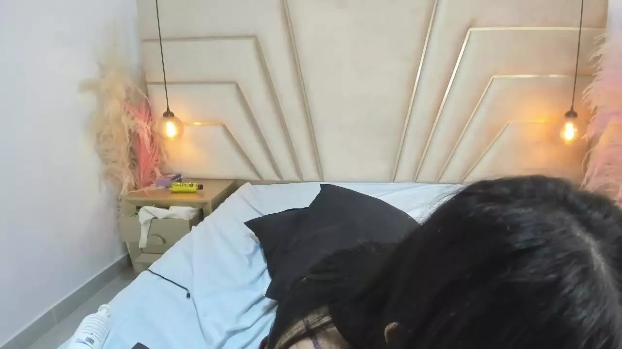 Offline Amelia_Hills on Streamray