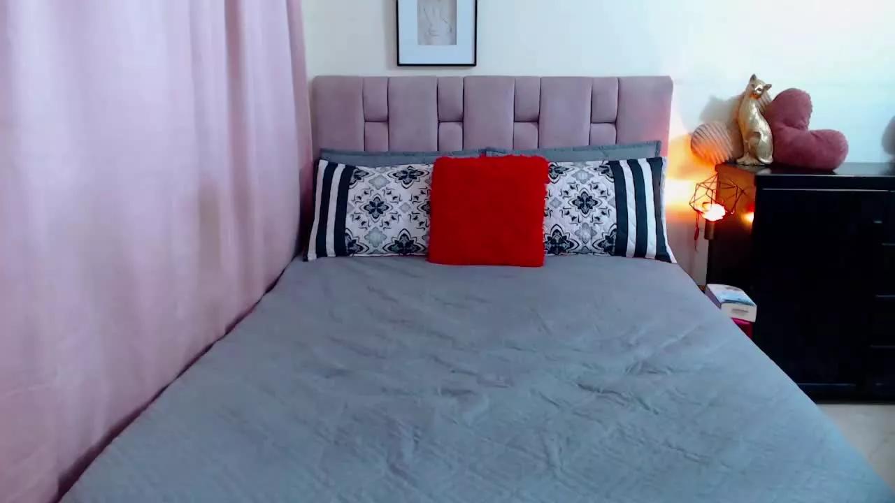 AMY_ROGER on Streamray 