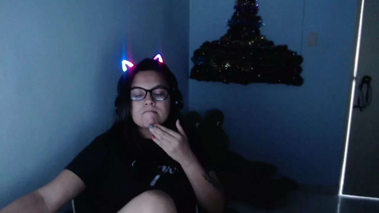 Offline ana_loveee on Streamray