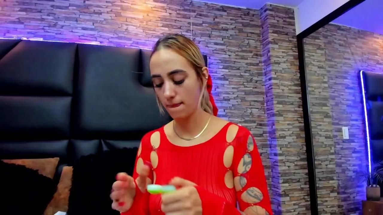 AnnieLauren on Streamray 
