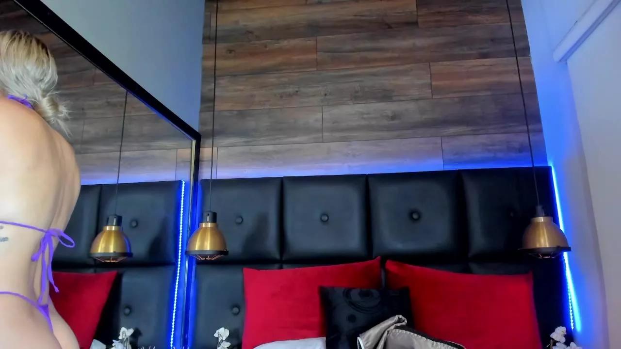 AnnieLauren on Streamray 