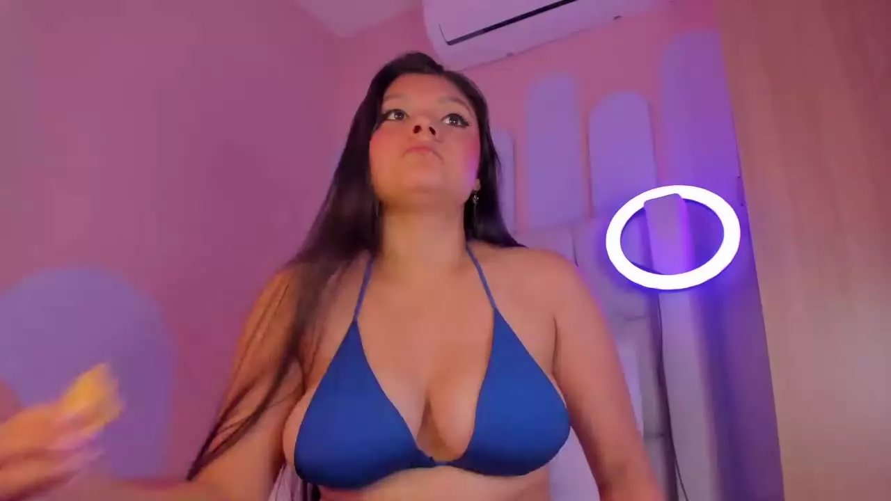 Offline AnnyBlue on Streamray