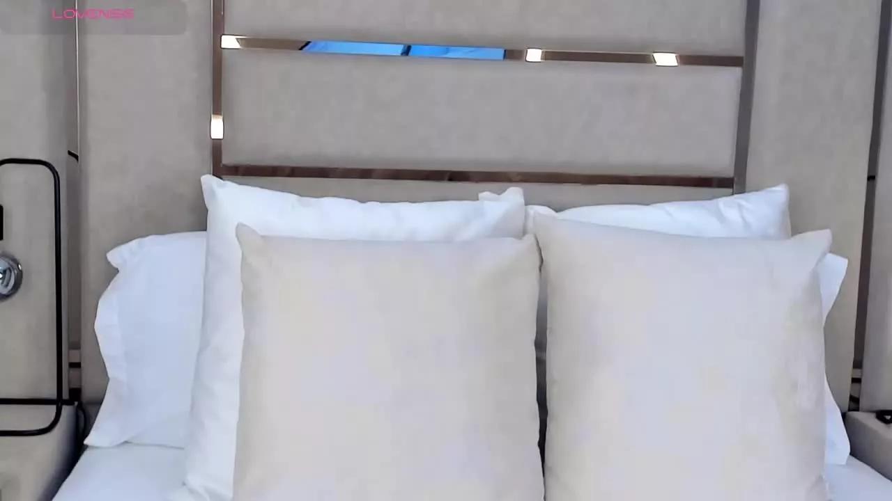 ArianaDale on Streamray 
