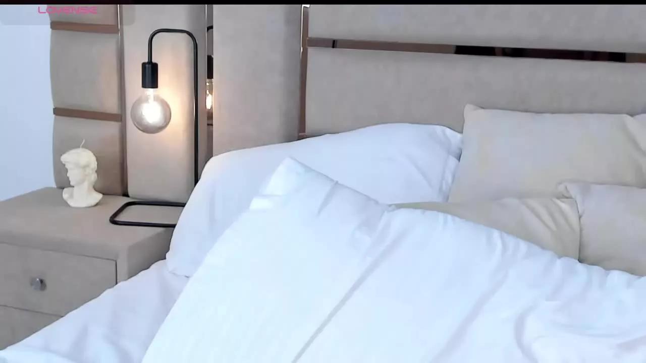 ArianaDale on Streamray 