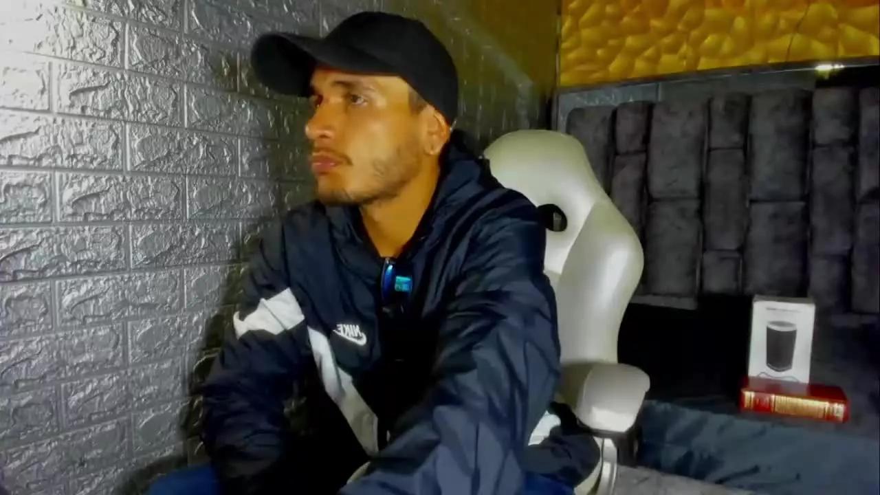 Offline Axell_Cross77 on Streamray