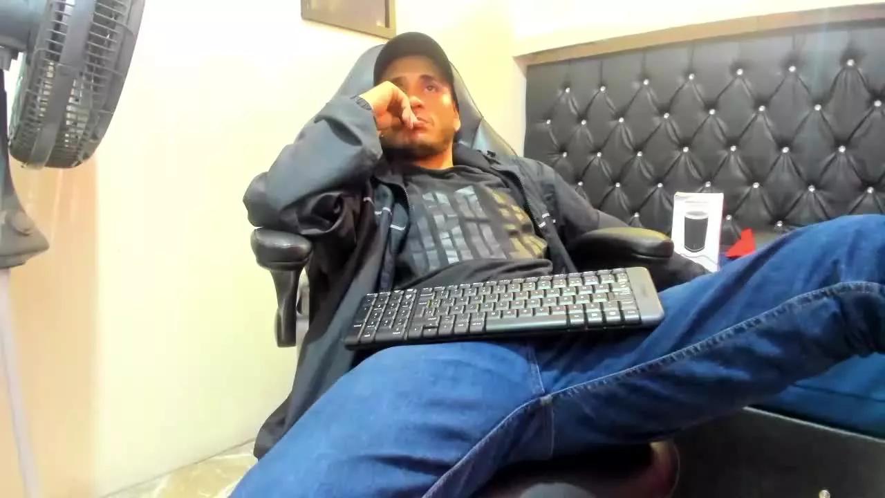 Offline Axell_Cross77 on Streamray