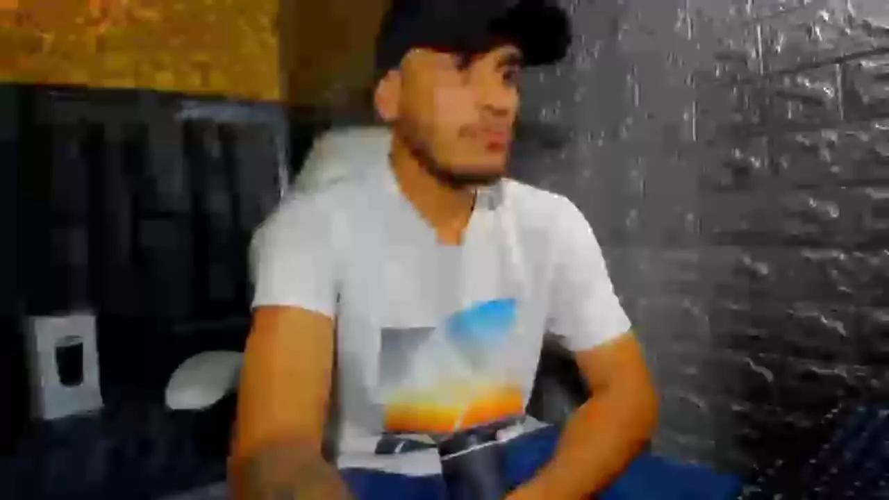 Offline Axell_Cross77 on Streamray