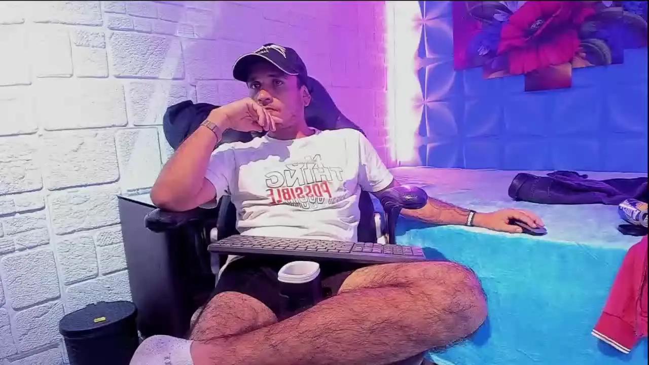 Offline Axell_Cross77 on Streamray