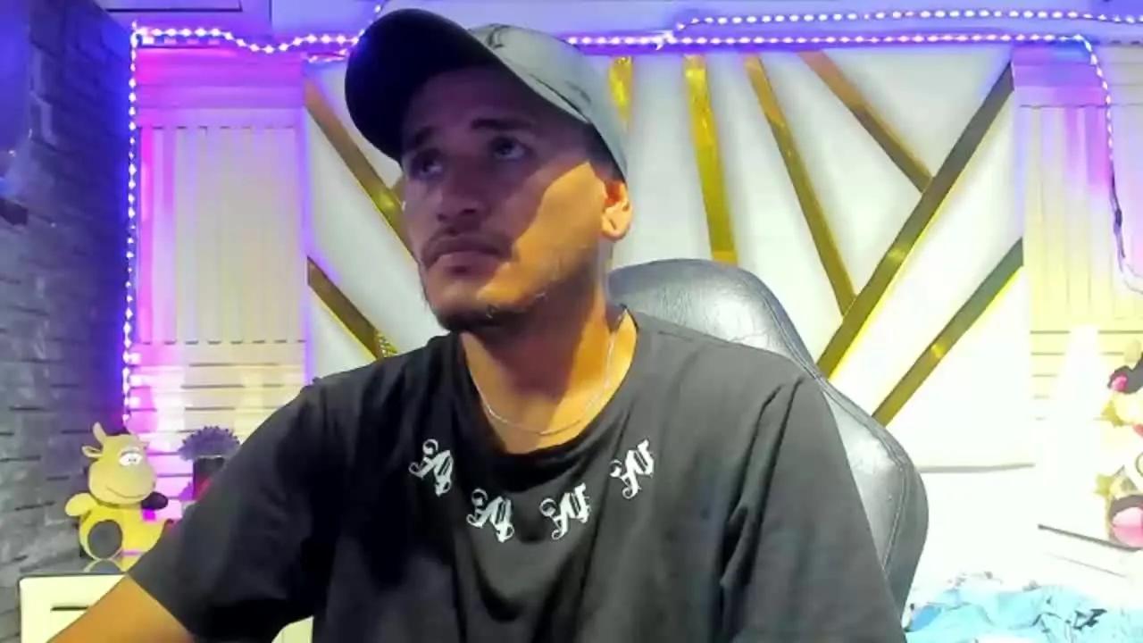 Cute Axell_Cross77 wants you to fuck her body now Axell_Cross77 from Streamray