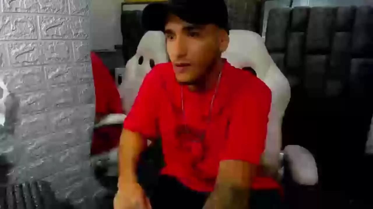 Offline Axell_Cross77 on Streamray