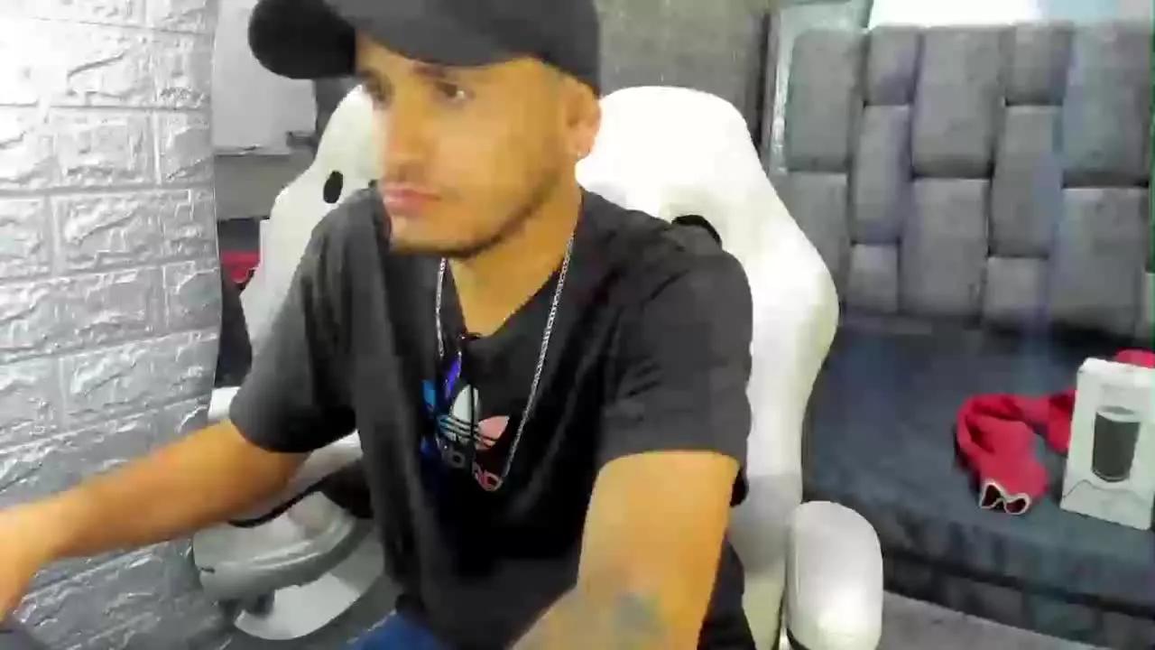 Offline Axell_Cross77 on Streamray