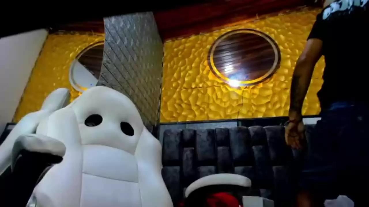 Offline Axell_Cross77 on Streamray